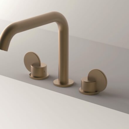 Limón – 3-hole brass washbasin tap with groove