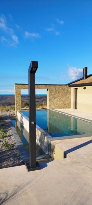 Korta Design_Outdoor_Shower_Minimo_Granit_Assoluto_Nero_Honed