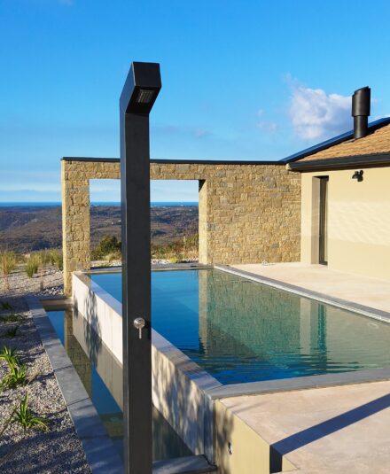 Korta Design_Outdoor_Shower_Minimo_Granit_Assoluto_Nero_Honed